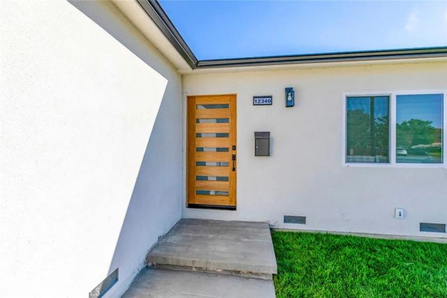 12340 Lull Street, North Hollywood, CA 91605
