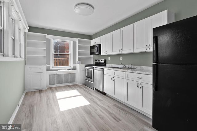 911 N HILL ROAD, Baltimore, MD 21218