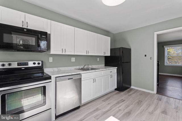 911 N HILL ROAD, Baltimore, MD 21218