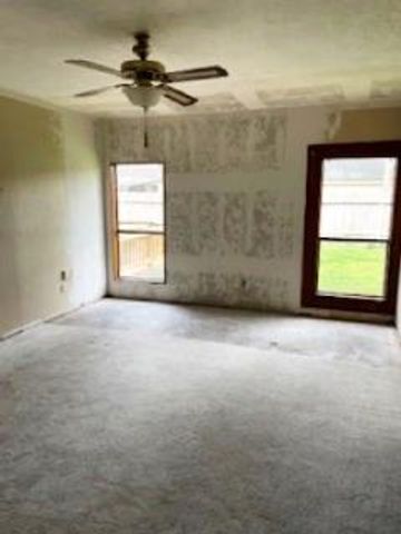 18 Windsor Drive, Conroe, TX 77304