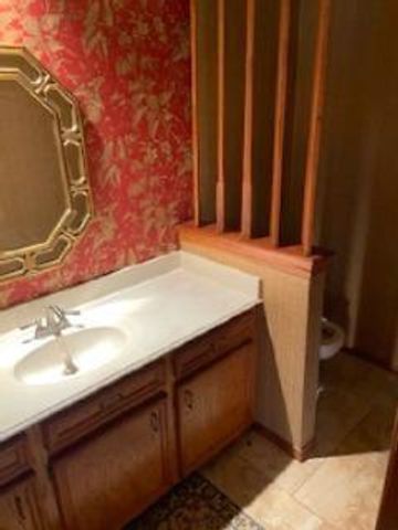 18 Windsor Drive, Conroe, TX 77304