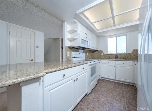 380 W Wilson F106, Costa Mesa, CA 92627