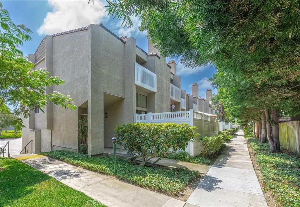 380 W Wilson F106, Costa Mesa, CA 92627
