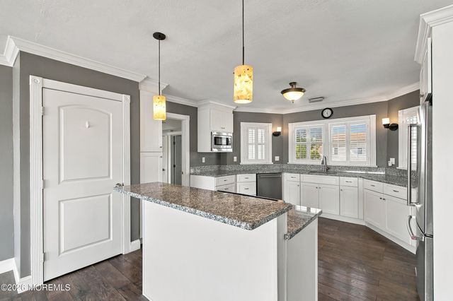 13 Pumpshire Road, Toms River, NJ 08753