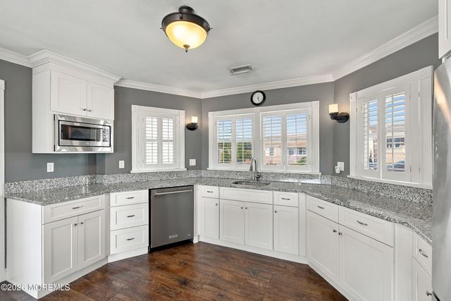 13 Pumpshire Road, Toms River, NJ 08753