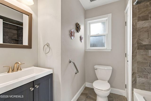 13 Pumpshire Road, Toms River, NJ 08753