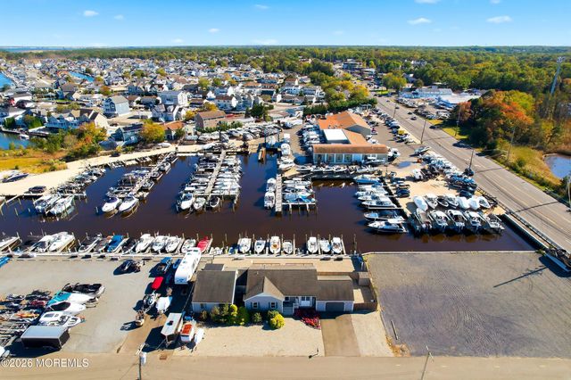 13 Pumpshire Road, Toms River, NJ 08753