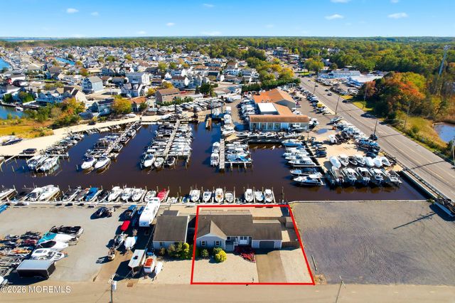 13 Pumpshire Road, Toms River, NJ 08753