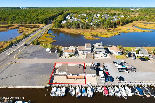 13 Pumpshire Road, Toms River, NJ 08753