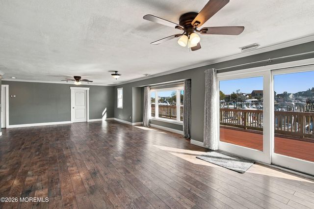 13 Pumpshire Road, Toms River, NJ 08753