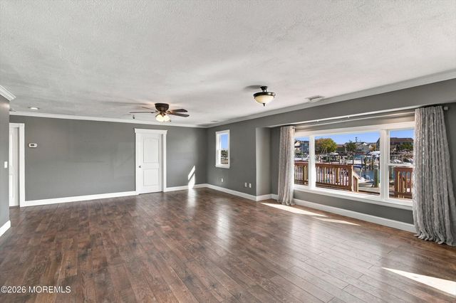 13 Pumpshire Road, Toms River, NJ 08753
