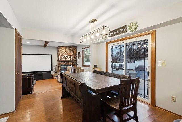 N28W22131 Indianwood COURT, Waukesha, WI 53186