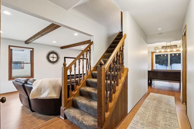 N28W22131 Indianwood COURT, Waukesha, WI 53186