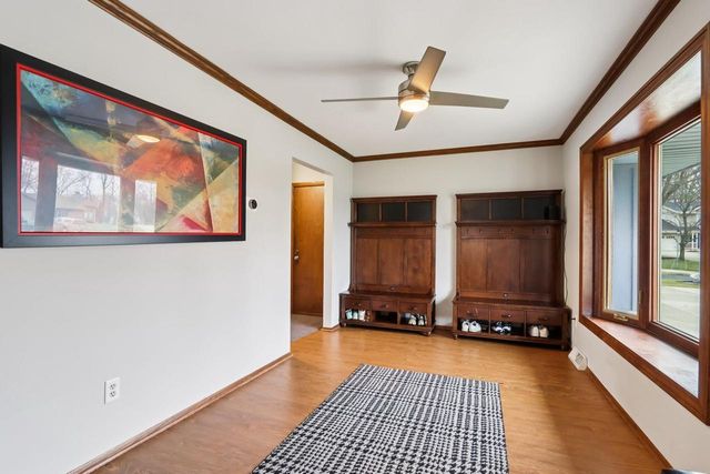 N28W22131 Indianwood COURT, Waukesha, WI 53186