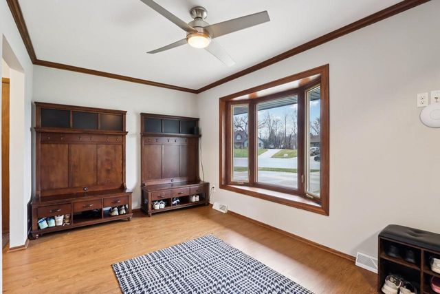 N28W22131 Indianwood COURT, Waukesha, WI 53186