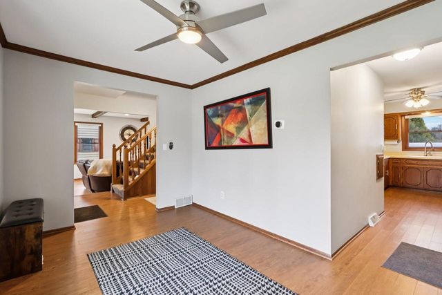 N28W22131 Indianwood COURT, Waukesha, WI 53186