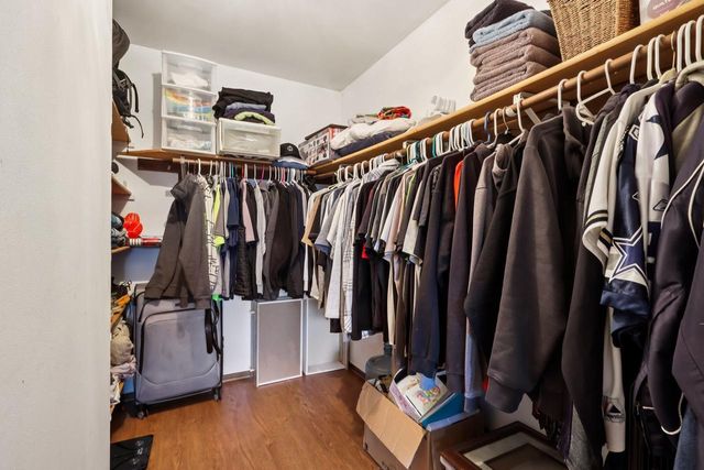 N28W22131 Indianwood COURT, Waukesha, WI 53186