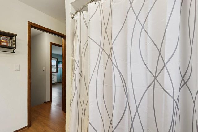 N28W22131 Indianwood COURT, Waukesha, WI 53186