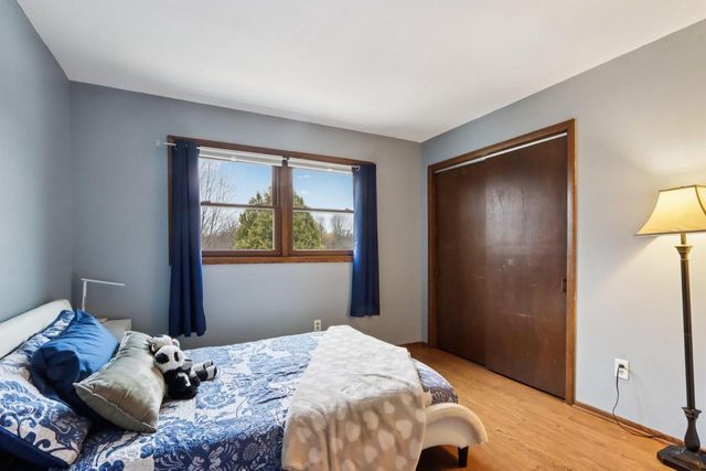 N28W22131 Indianwood COURT, Waukesha, WI 53186