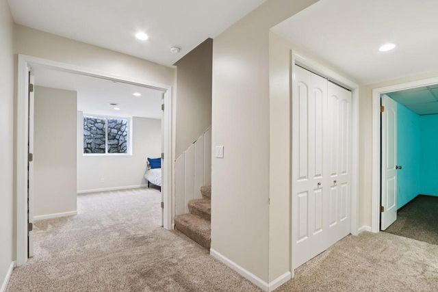 N28W22131 Indianwood COURT, Waukesha, WI 53186