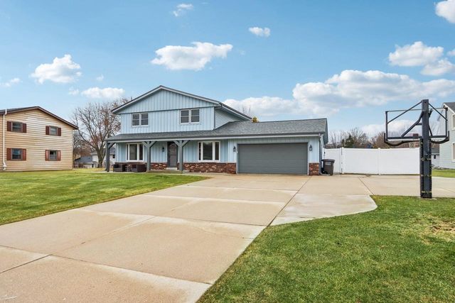N28W22131 Indianwood COURT, Waukesha, WI 53186
