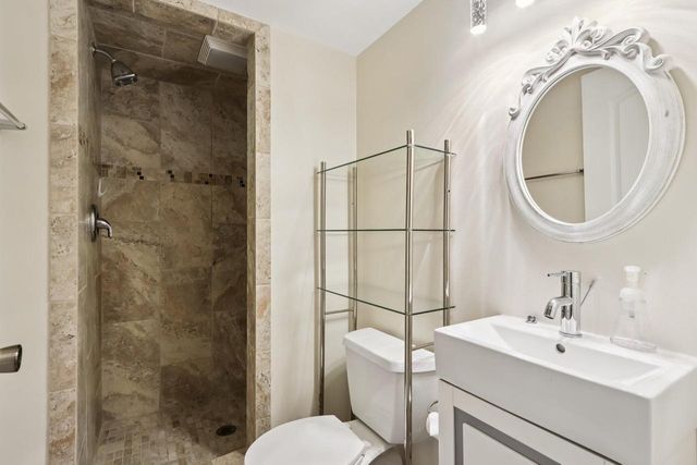 N28W22131 Indianwood COURT, Waukesha, WI 53186