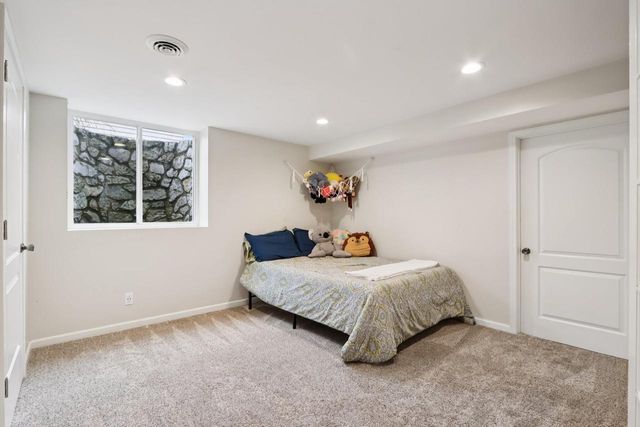 N28W22131 Indianwood COURT, Waukesha, WI 53186