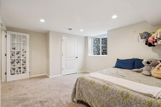 N28W22131 Indianwood COURT, Waukesha, WI 53186