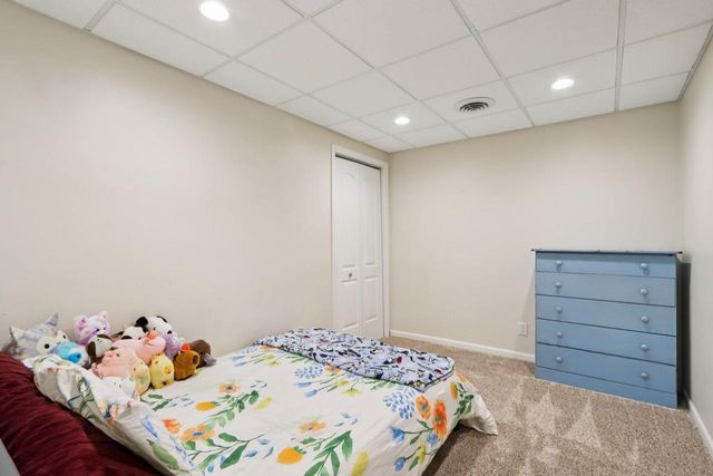 N28W22131 Indianwood COURT, Waukesha, WI 53186