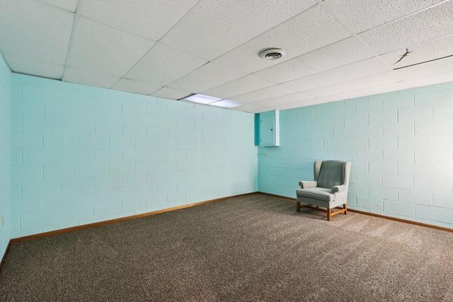 N28W22131 Indianwood COURT, Waukesha, WI 53186