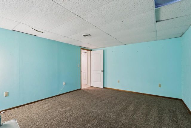 N28W22131 Indianwood COURT, Waukesha, WI 53186