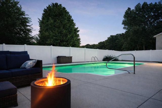 N28W22131 Indianwood COURT, Waukesha, WI 53186