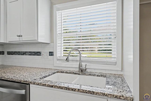 725 N Willie St, Olathe, KS 66061