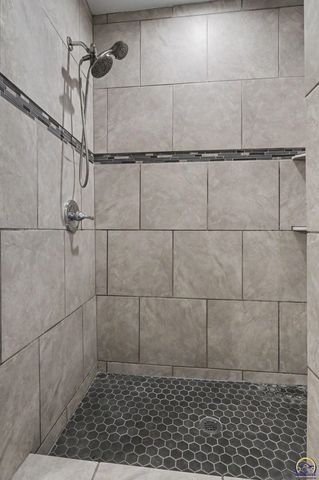 725 N Willie St, Olathe, KS 66061