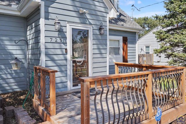 725 N Willie St, Olathe, KS 66061