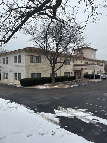 1999 75th Street 202, Woodridge, IL 60517