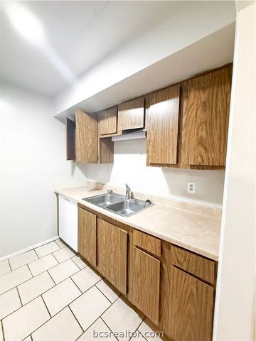 2402 Blanco Drive B, College Station, TX 77845