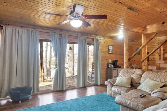 713 Al Henn Rd, Cadiz, KY 42211