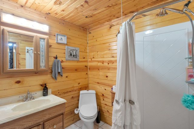 713 Al Henn Rd, Cadiz, KY 42211