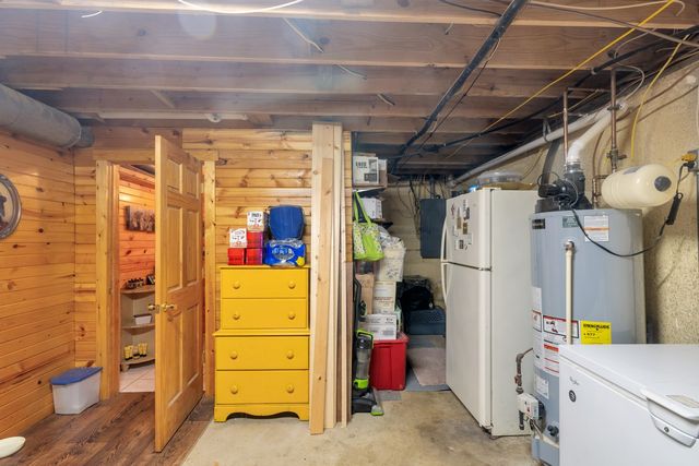 713 Al Henn Rd, Cadiz, KY 42211