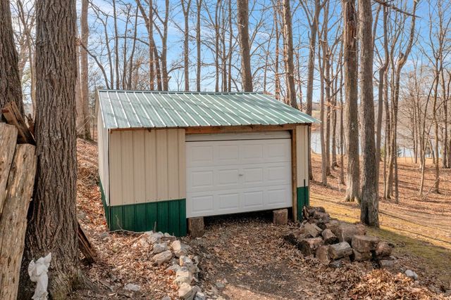 713 Al Henn Rd, Cadiz, KY 42211