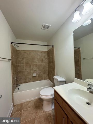 43535 HERITAGE GAP TER, Chantilly, VA 20152