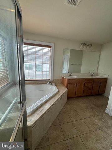 43535 HERITAGE GAP TER, Chantilly, VA 20152