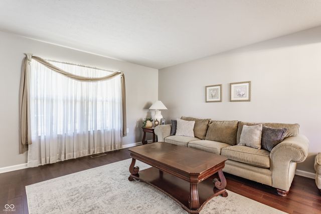 1326 N Manchester Drive, Greenfield, IN 46140