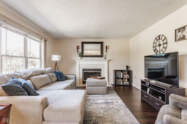 1326 N Manchester Drive, Greenfield, IN 46140