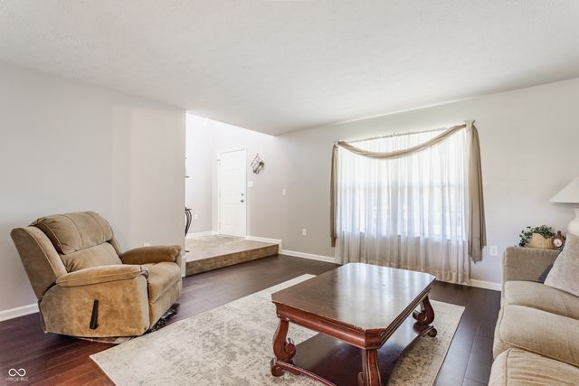 1326 N Manchester Drive, Greenfield, IN 46140