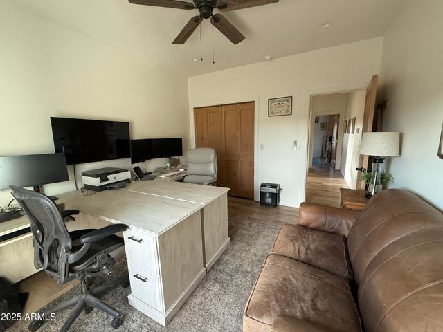 37221 N 12TH Street, Phoenix, AZ 85086