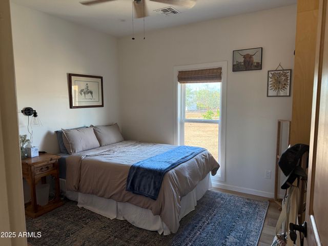 37221 N 12TH Street, Phoenix, AZ 85086