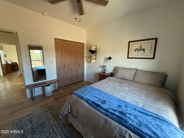 37221 N 12TH Street, Phoenix, AZ 85086