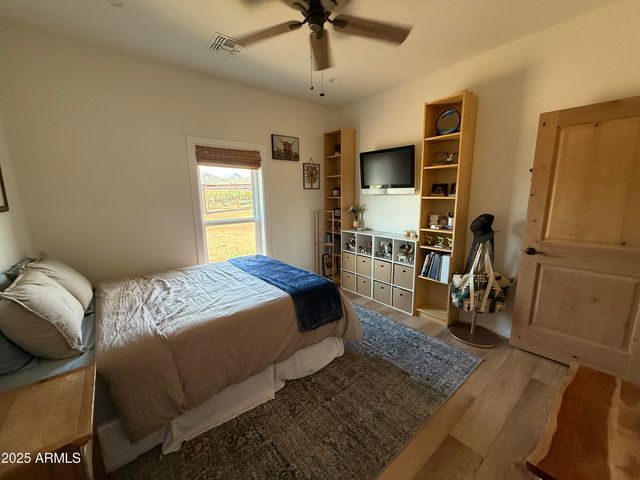 37221 N 12TH Street, Phoenix, AZ 85086